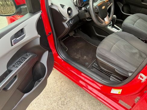 Used 2012 Chevrolet Sonic LT image 9
