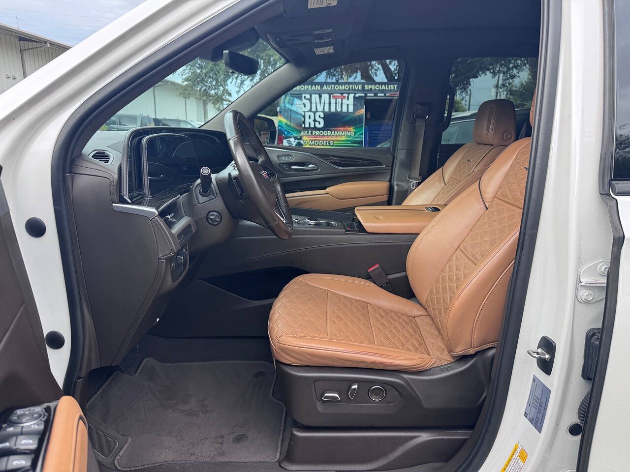 Used 2021 Cadillac Escalade ESV Sport RWD image 3