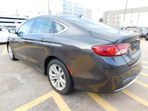 Used 2016 Chrysler 200 Limited image 4