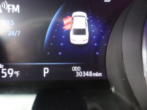 Used 2020 Toyota Camry XLE image 25