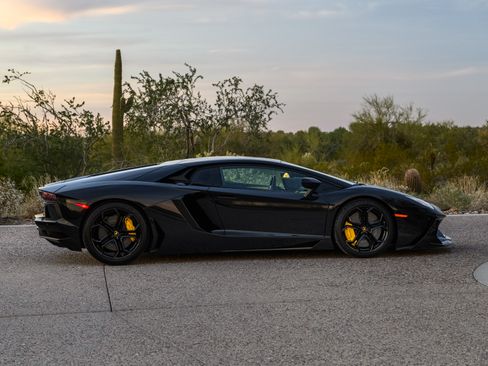 Used 2013 Lamborghini Aventador LP 700-4 image 4