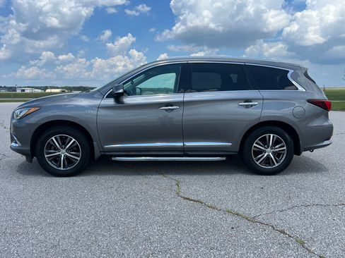 Used 2017 INFINITI QX60 Luxe FWD image 4