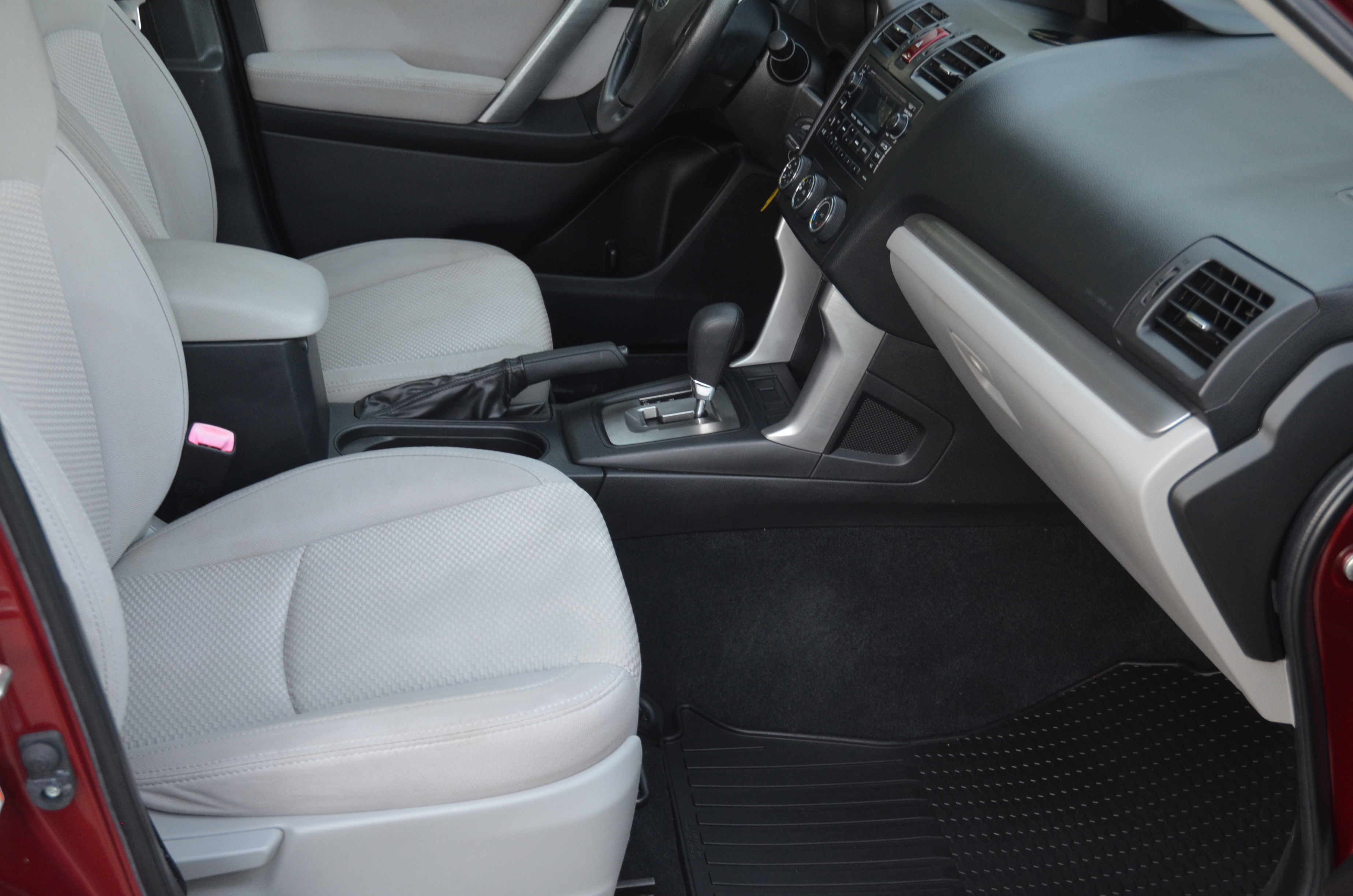 Used 2014 Subaru Forester 2.5i AWD/4WD image 10
