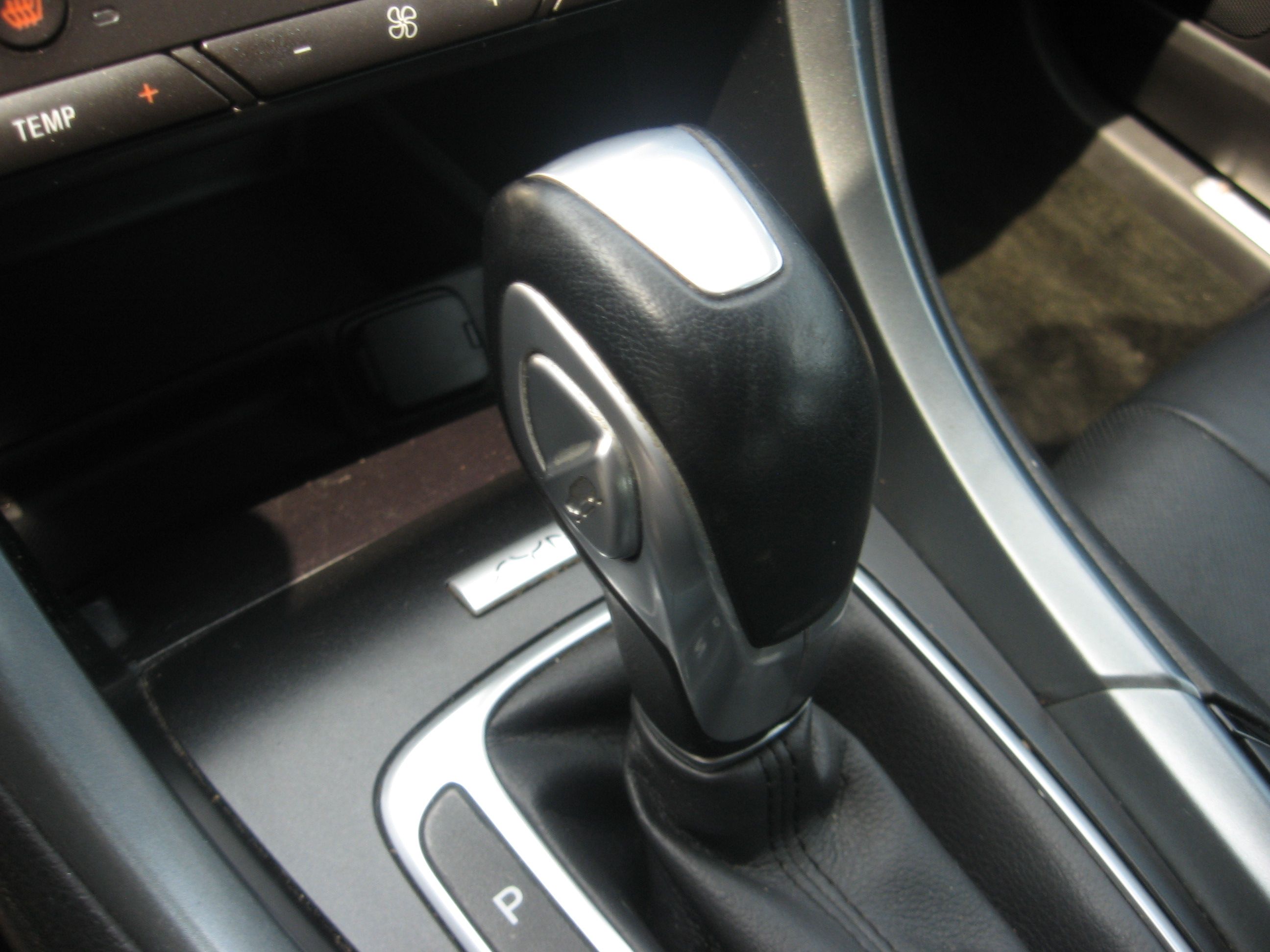 Used 2016 Ford Fusion Titanium Hybrid FWD image 12