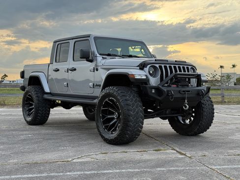 Used 2021 Jeep Gladiator Sport AWD/4WD image 11