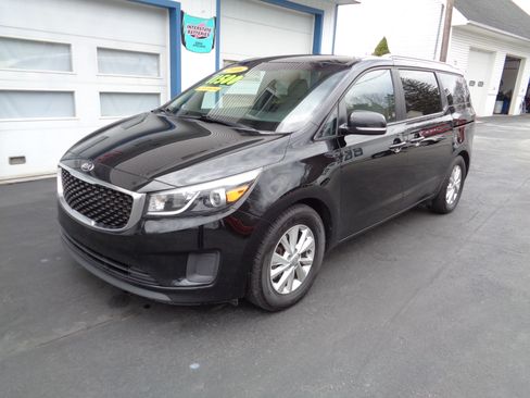 Used 2016 Kia Sedona LX image 1