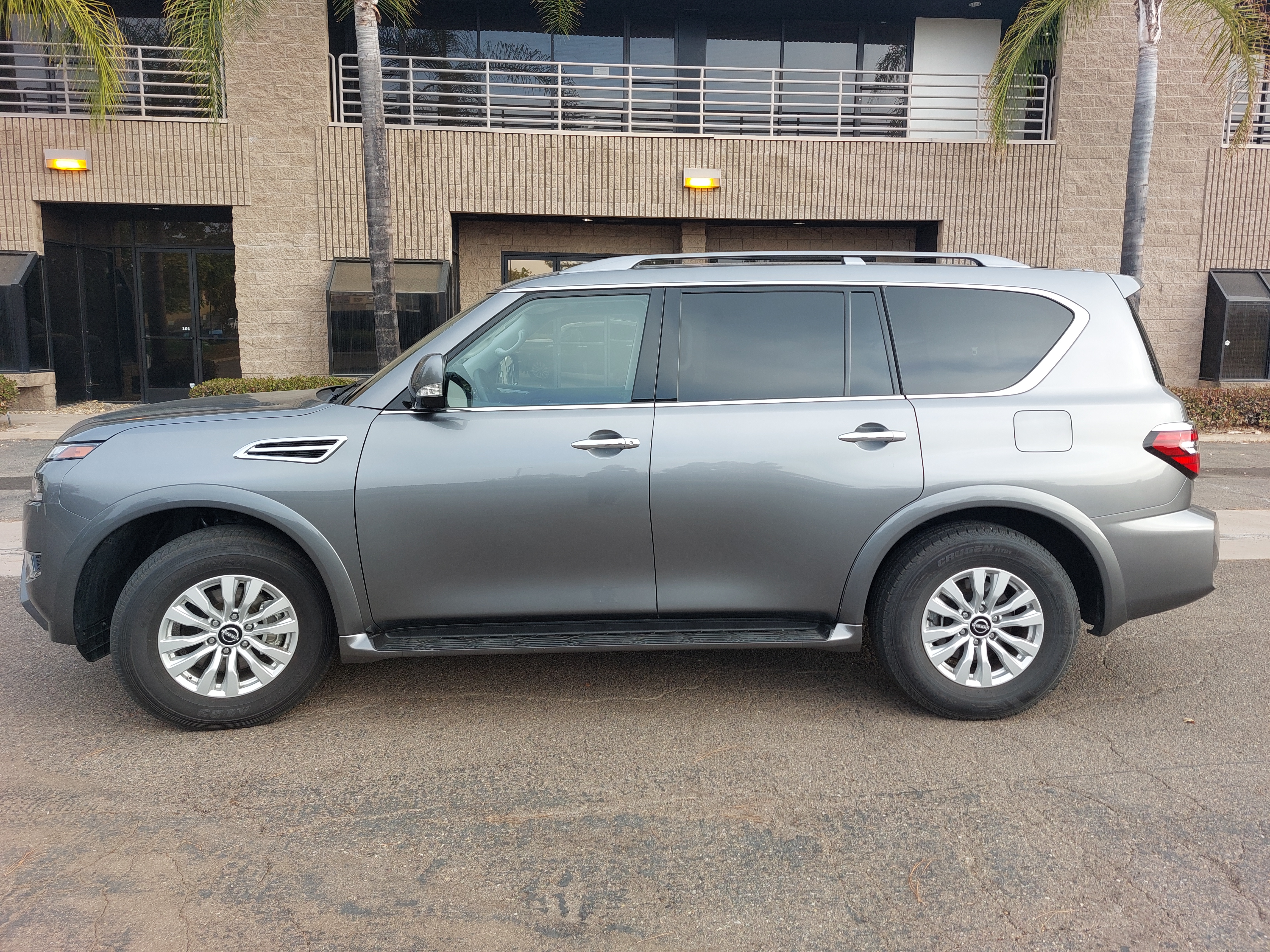 Used 2023 Nissan Armada 2WD SV image 6