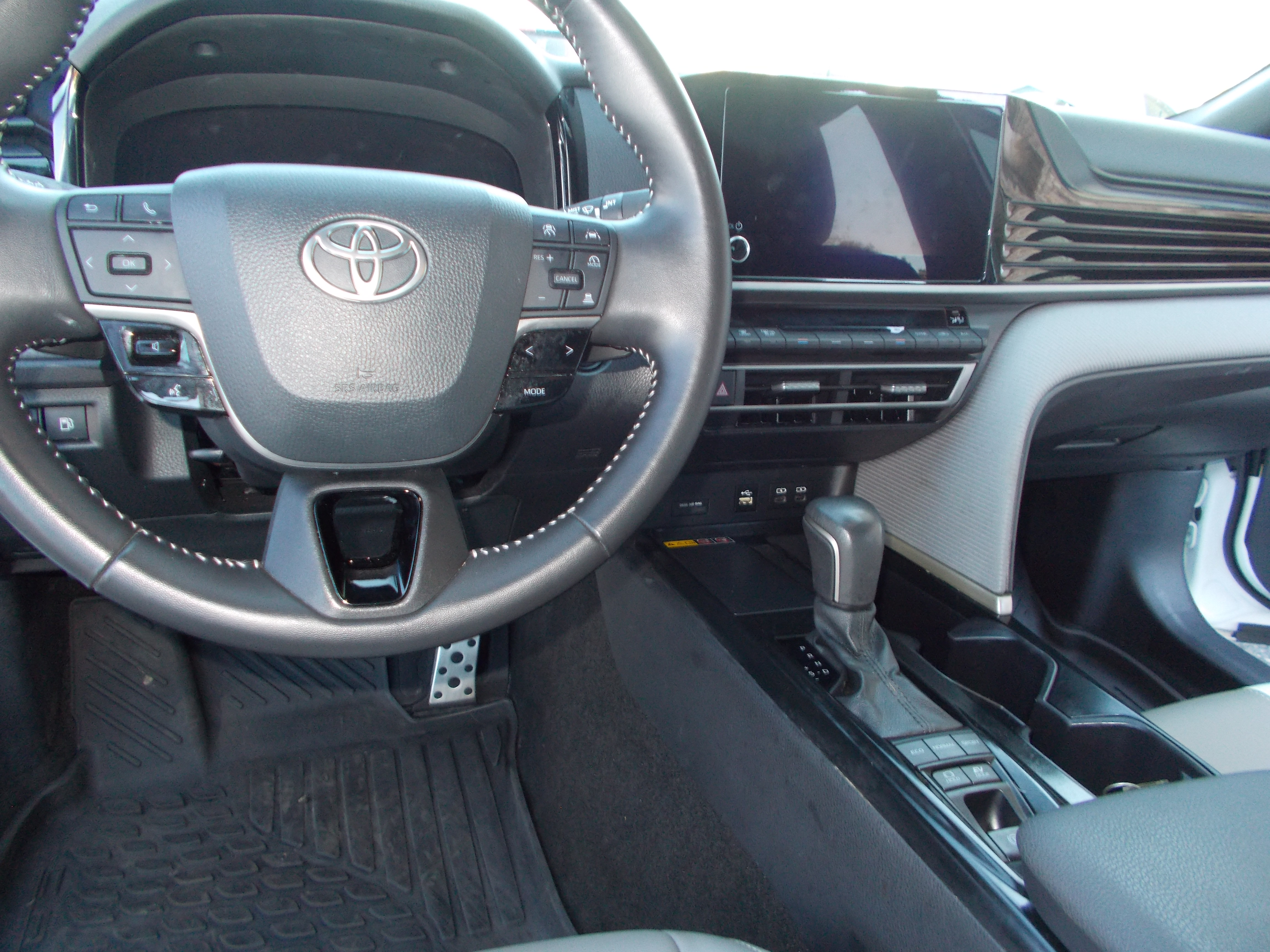 Used 2025 Toyota Camry SE Hybrid FWD image 15