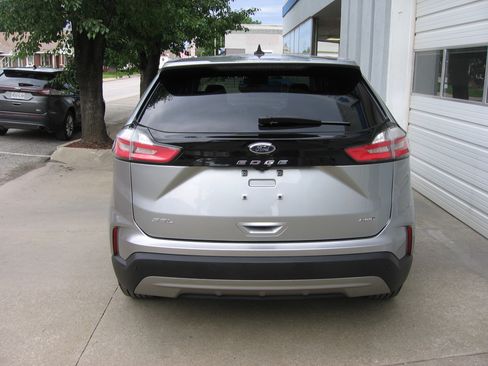 Used 2024 Ford Edge AWD image 4