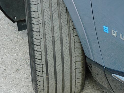 Used 2025 Chevrolet Equinox EV LT image 12