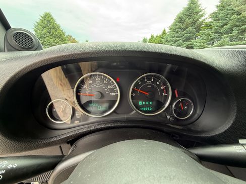 Used 2014 Jeep Wrangler 4WD Unlimited Altitude image 15