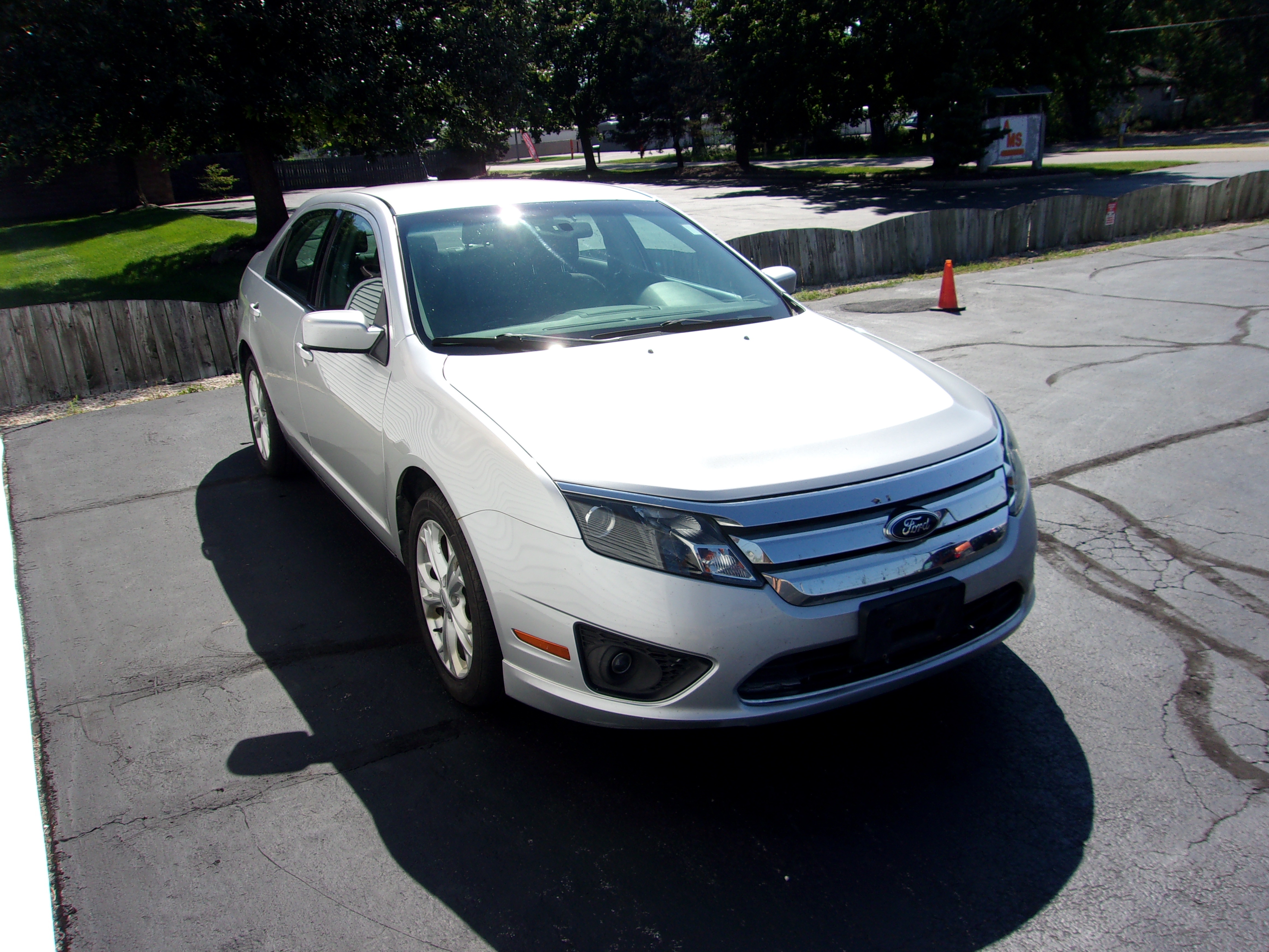 Used 2012 Ford Fusion SE FWD image 2