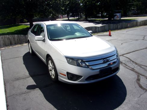 Used 2012 Ford Fusion SE FWD image 2