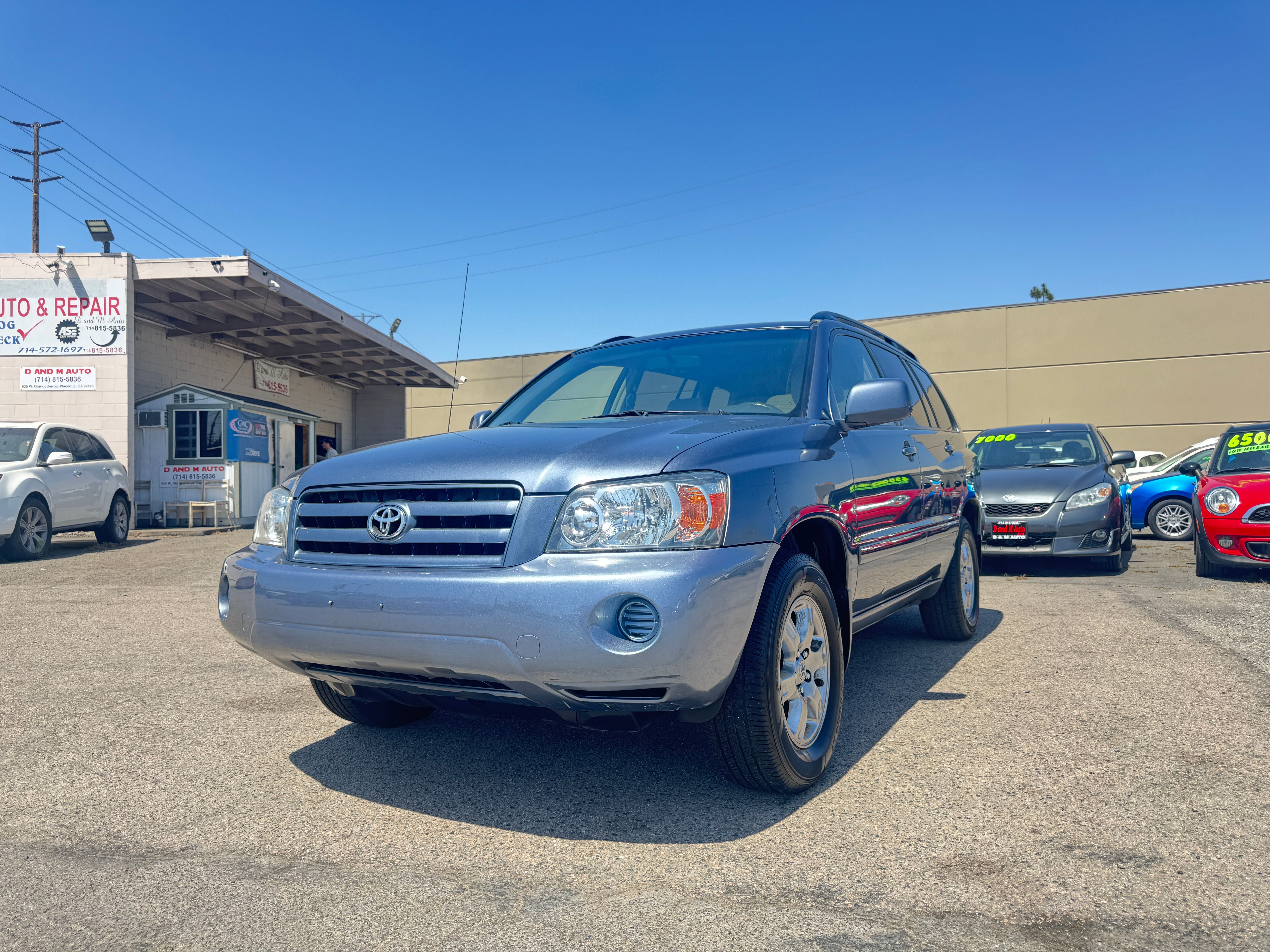 Used 2004 Toyota Highlander w/ 3rd Row FWD image 2