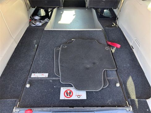 Used 2023 Chrysler Voyager LX image 44