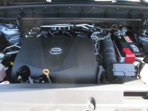 Used 2021 Toyota Highlander AWD Platinum V6 image 22