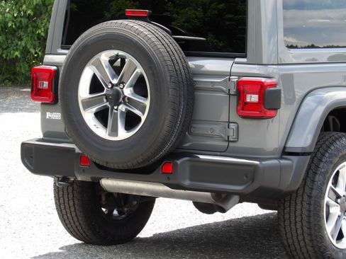 Used 2021 Jeep Wrangler 4WD Unlimited Sahara image 15