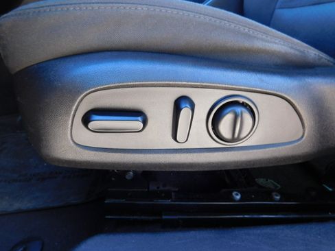 Used 2018 Chevrolet Malibu LT image 12