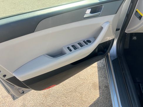 Used 2017 Hyundai Sonata SE FWD image 19