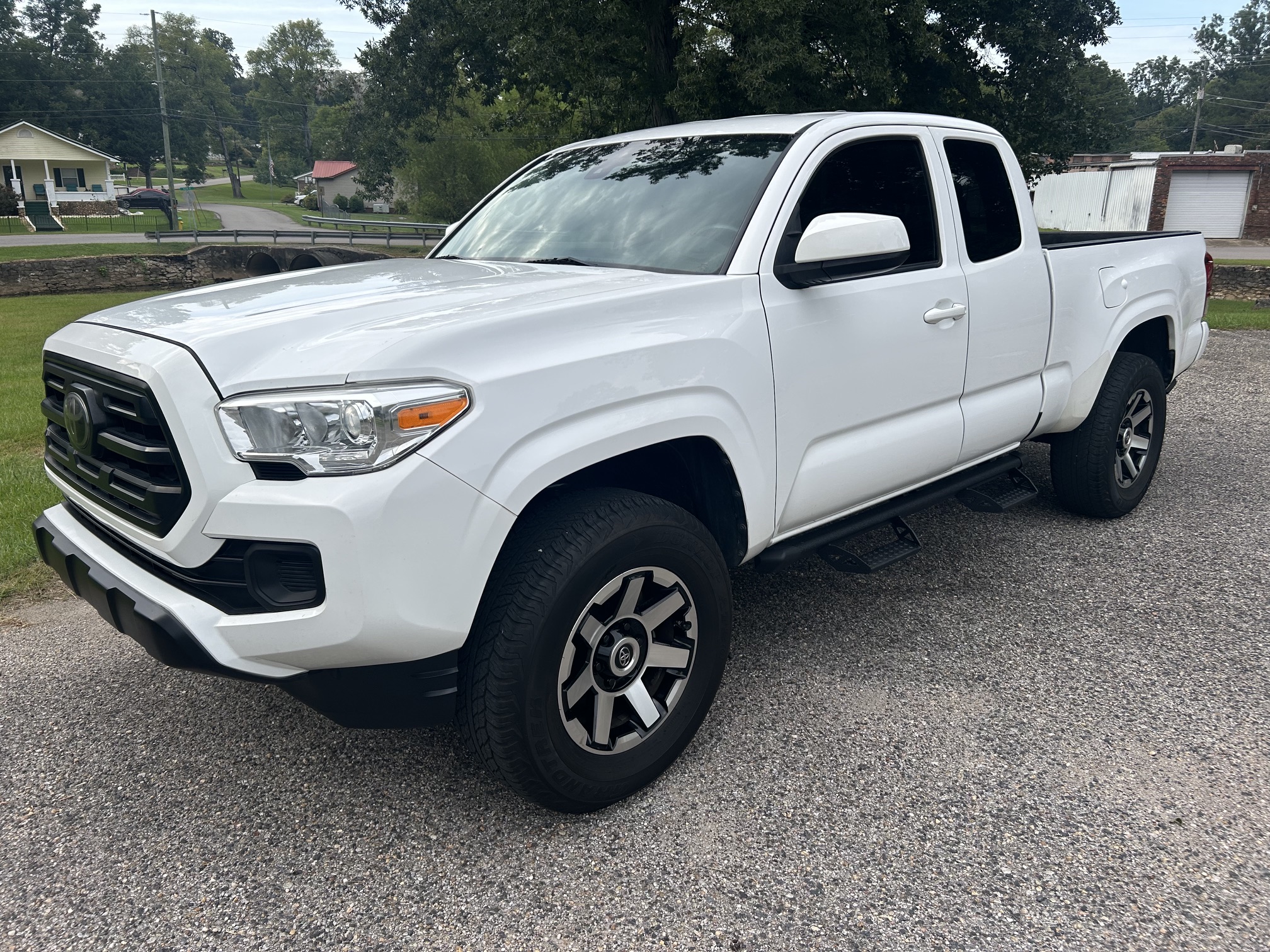 Used 2019 Toyota Tacoma 2WD Access Cab image 2