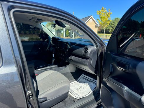 Used 2020 Toyota Tacoma SR image 10