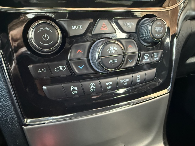 Used 2021 Jeep Grand Cherokee 4WD Laredo image 13