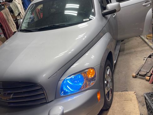 Used 2010 Chevrolet HHR LT image 13