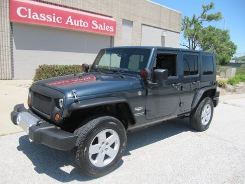 Used 2008 Jeep Wrangler 4WD Unlimited Sahara image 2