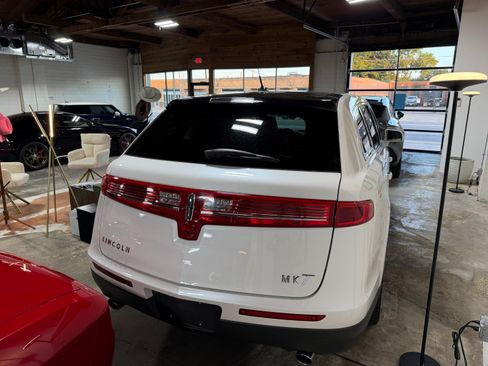 Used 2019 Lincoln MKT AWD image 5