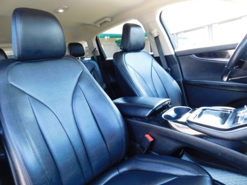 Used 2022 Lincoln Nautilus FWD image 21