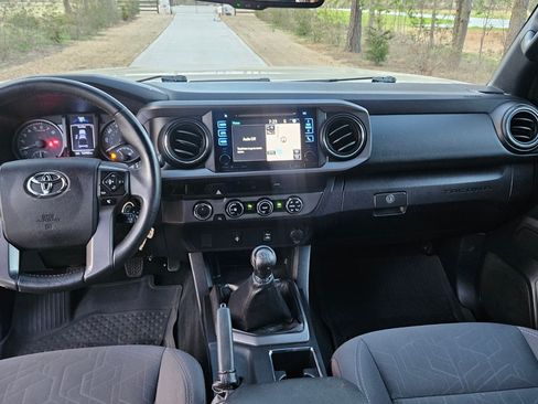 Used 2017 Toyota Tacoma image 14