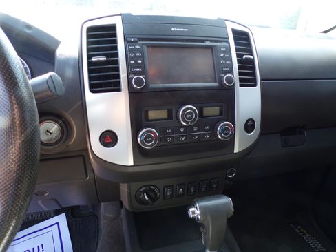 Used 2013 Nissan Frontier PRO-4X image 12