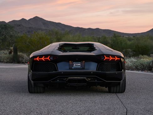 Used 2013 Lamborghini Aventador LP 700-4 image 6
