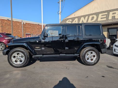 Used 2015 Jeep Wrangler Unlimited Sahara image 2