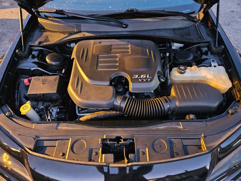 Used 2014 Chrysler 300 S image 69