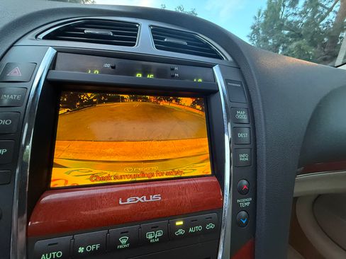 Used 2012 Lexus ES 350 w/ Luxury Pkg & Navigation FWD image 16