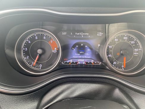 Used 2019 Jeep Cherokee Limited image 25
