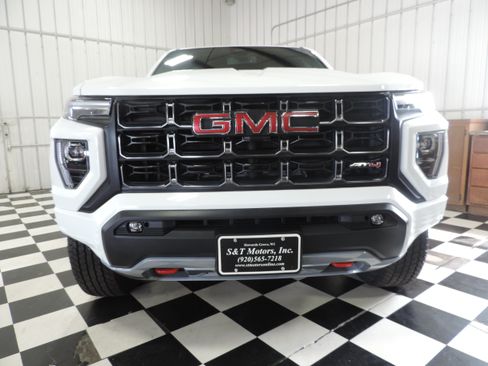 Used 2024 GMC Canyon AT4 image 7