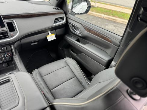 Used 2022 Chevrolet Suburban Premier image 21