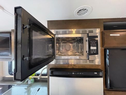 Used 2020 Mercedes-Benz Sprinter 4500 image 19