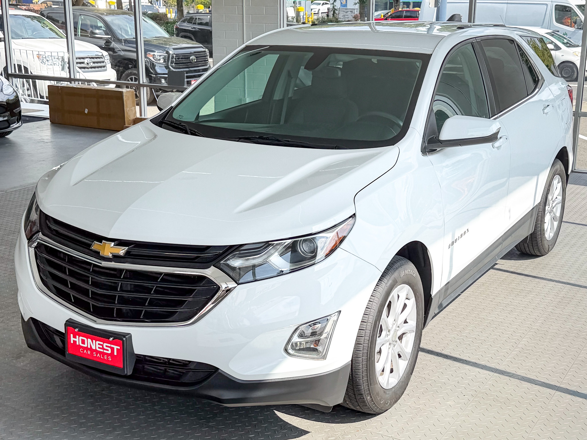 Used 2019 Chevrolet Equinox FWD LT w/ 1LT image 3
