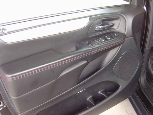 Used 2018 Dodge Grand Caravan GT image 10