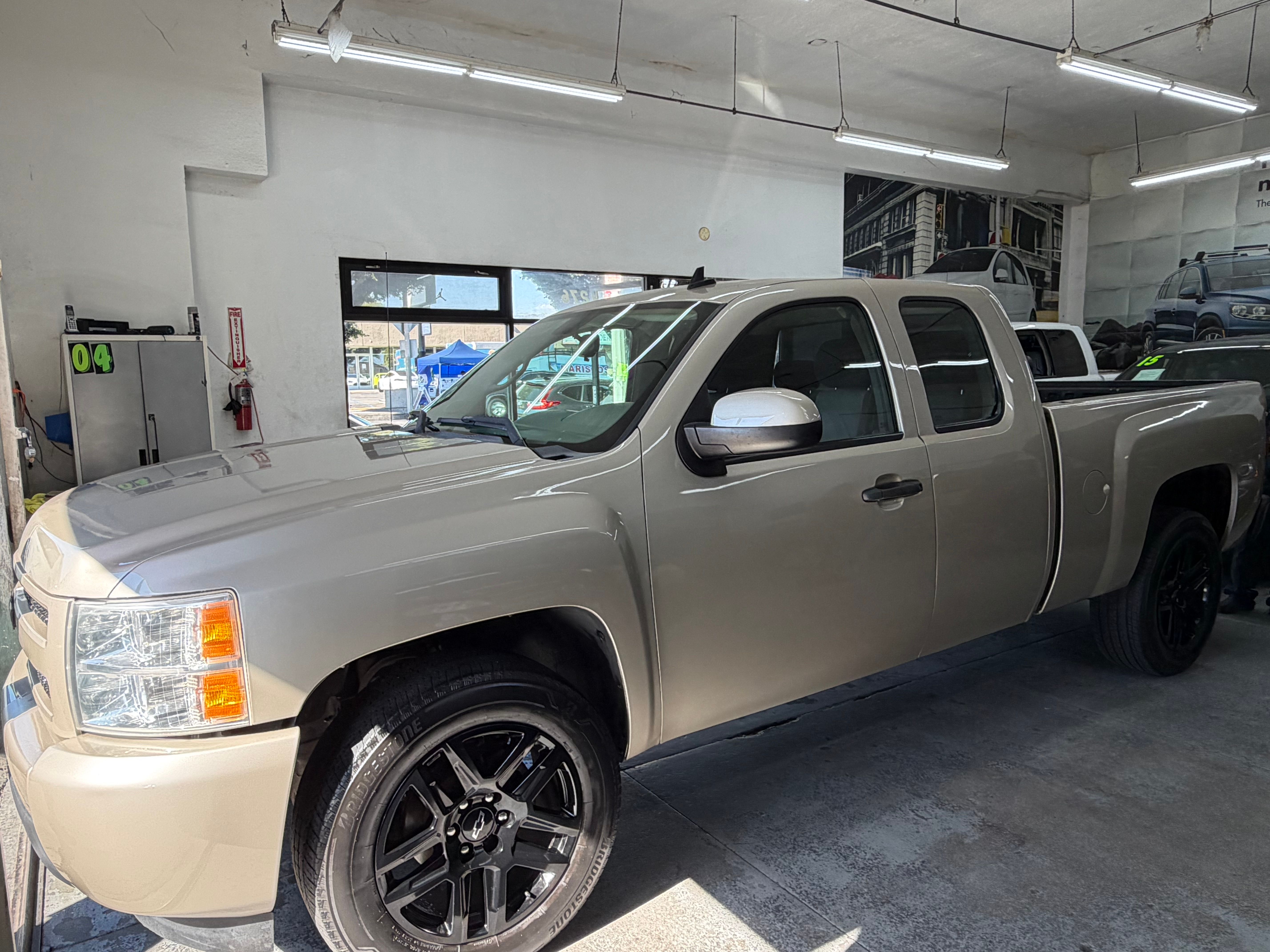 Used 2007 Chevrolet Silverado 1500 2WD Extended Cab image 1