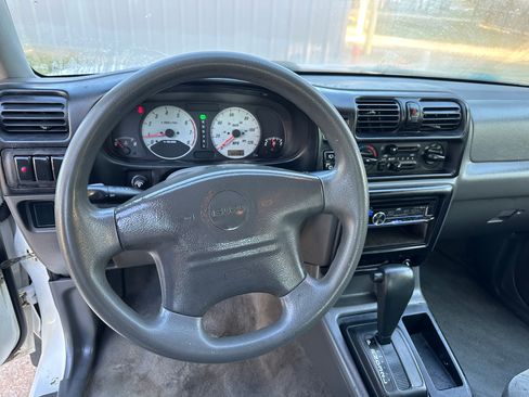 Used 2001 Isuzu Rodeo S image 7