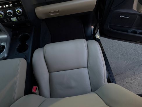 Used 2016 Toyota Sequoia Limited image 23