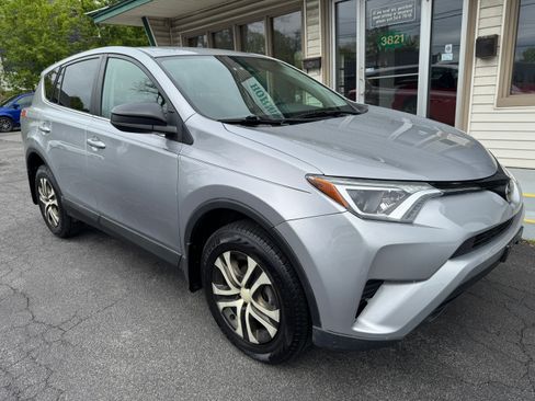 Used 2018 Toyota RAV4 AWD LE image 2