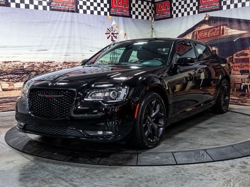 Used 2021 Chrysler 300 S image 2