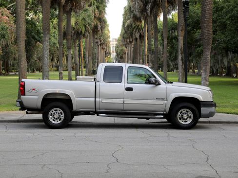 Used 2005 Chevrolet Silverado 2500 4x4 Extended Cab image 2
