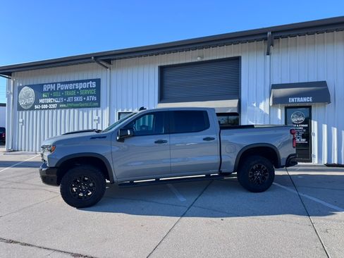 Used 2024 Chevrolet Silverado 1500 ZR2 image 2