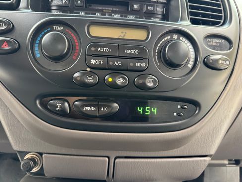 Used 2006 Toyota Sequoia SR5 image 35